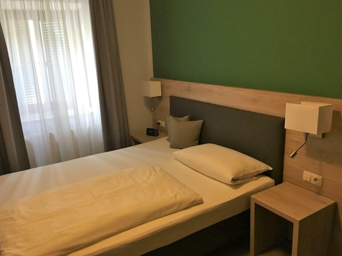 Eberl Hotel Pension Muenchen Feldmoching Esterno foto